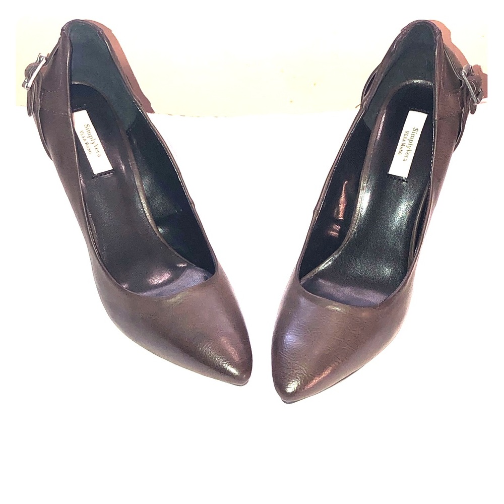 Vera Wang pumps